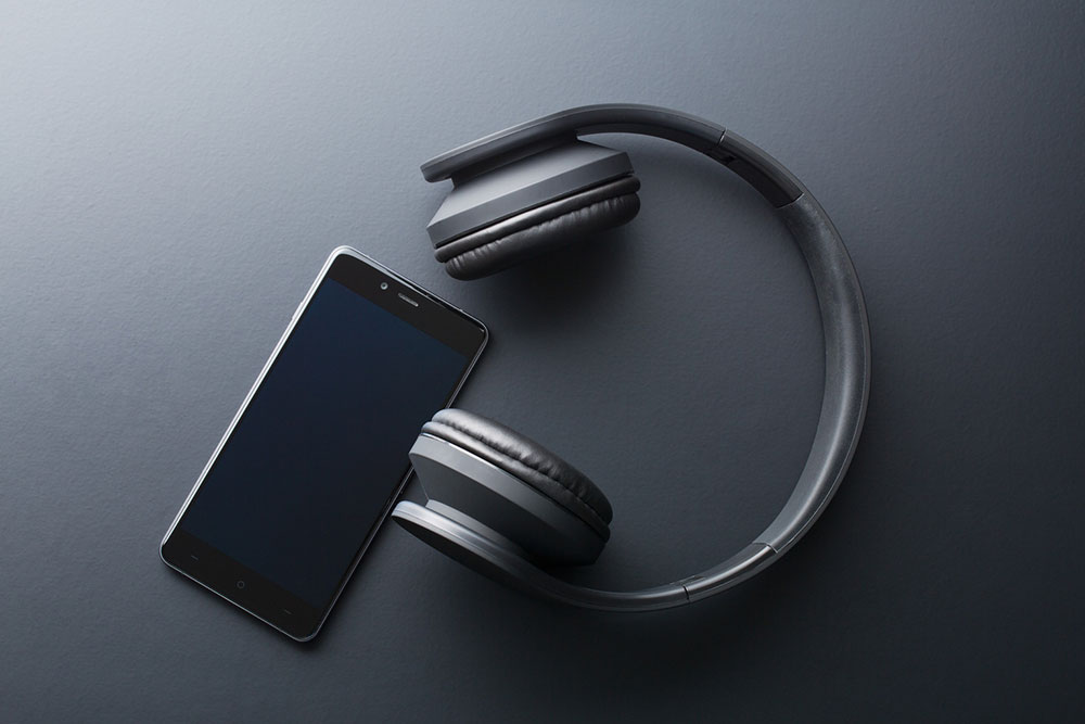 9 common bad habits that damage headphones